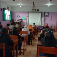 Kegiatan Diniyah bagi Para Ustadz/Ustadzah dan Karyawan SMP IT Masjid Syuhada