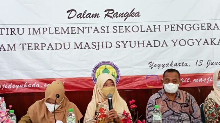 Studi Tiru Implementasi Sekolah Penggerak dari BKPSDM dan Dinas Pendidikan Kota Palopo di SMP IT Masjid Syuhada