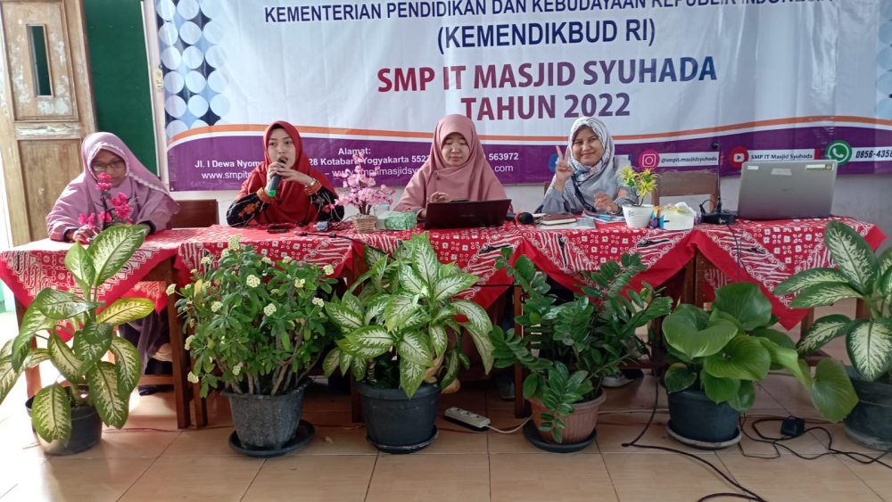 Rapat Kerja Guru dan Karyawan SMP IT Masjid Syuhada Menyongsong Tahun Ajaran 2022/2023