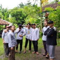 AMT Guru dan Karyawan SMP IT Masjid Syuhada di Desa Wisata Grogol