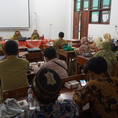 Evaluasi dan Rapat Kerja Guru SMPIT Masjid Syuhada Persiapkan KBM Semester 2