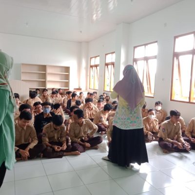 Urgensi Mengedukasi Remaja melalui Sosialisasi Kesehatan Reproduksi di SMPIT Masjid Syuhada