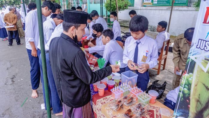 Implementasi Pembelajaran Kewirausahaan melalui Kegiatan Market Day di SMPIT Masjid Syuhada